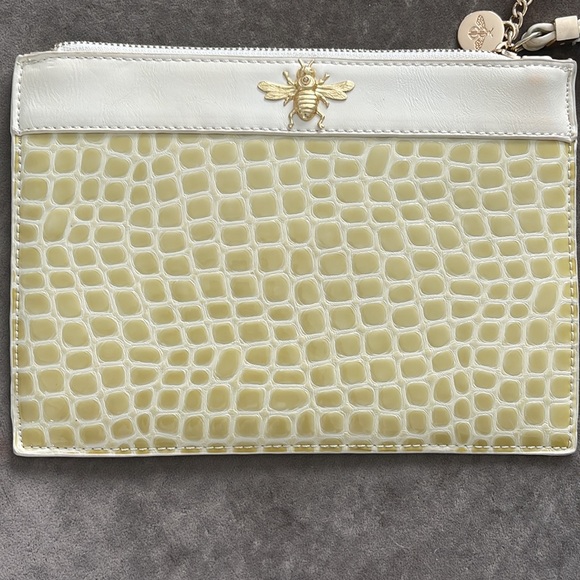 Bumble Bee clutch with wrist band. Color cream. Faux reptile design. Zip top - Picture 2 of 8